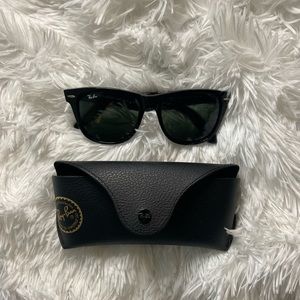 Oversized black ray-ban wayfarer sunglasses 🕶
